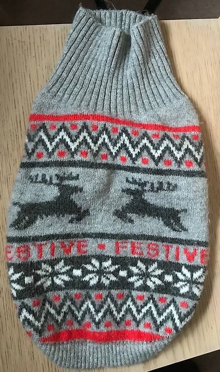 Schönes warmes, gestricktes Hundemäntel für Zwerghunde Schönes warmes, gestricktes Hundemäntel für Zwerghunde
